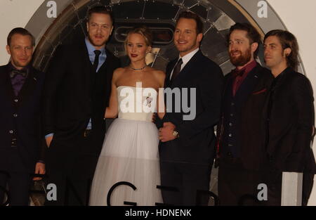 Hollywood, Californie, USA. 14 Décembre, 2016. ''Passagers'' Cast assiste à la première de ''Passagers'' au Village Theatre à Westwood, ca. Le 14 décembre 2016. 2016 Credit : Phil Roach/Globe Photos/ZUMA/Alamy Fil Live News Banque D'Images