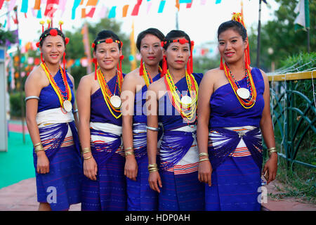 Pic d'Pochury groupe tribal Naga Les femmes en costumes traditionnels. Pochury est un des tribus dans Phek District de Nagaland. Pochury est la di Banque D'Images