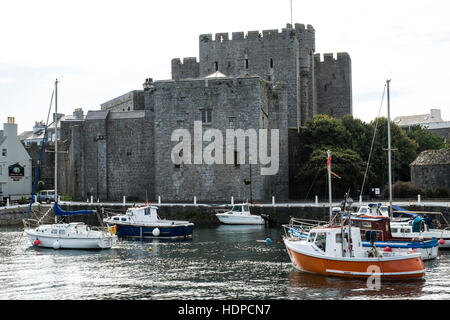 Vue du château de Rushen et le port de Castletown, Ile de Man Banque D'Images