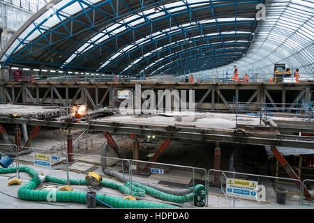 Réaménagement de l'ancien terminal Eurostar de la gare de Waterloo Londres comme l'une des principales stations de train transport à Londres, Angleterre, Royaume-Uni. Banque D'Images