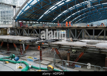 Réaménagement de l'ancien terminal Eurostar de la gare de Waterloo Londres comme l'une des principales stations de train transport à Londres, Angleterre, Royaume-Uni. Banque D'Images