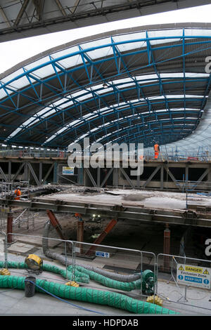 Réaménagement de l'ancien terminal Eurostar de la gare de Waterloo Londres comme l'une des principales stations de train transport à Londres, Angleterre, Royaume-Uni. Banque D'Images