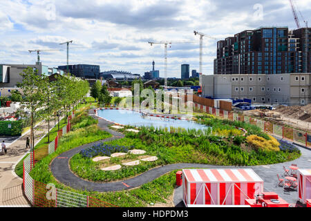 Une piscine extérieure publique temporaire à King's Cross, Londres, Royaume-Uni, au cours de l'aménagement, de 2015 Banque D'Images