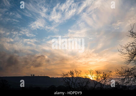 Humeurs de la Nature - le lever du soleil sur la North Wessex Downs près de Devizes Wiltshire, UK Banque D'Images