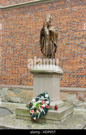 Le Pape Jean Paul II monument à Drohobycz dans l'ouest de l'Ukraine Banque D'Images