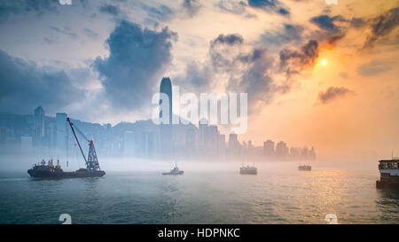 Misty Harbour - Port de Victoria de Hong Kong Banque D'Images