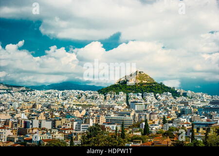 Paysage urbain d'Athènes et la colline de Lycabettus Banque D'Images