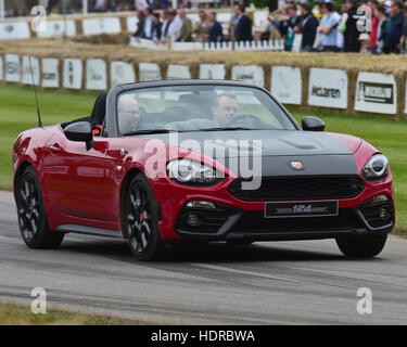 FIAT 124 Abarth Spider, Goodwood Festival of Speed 2016. les automobiles, voitures, animation, Festival of Speed, FoS, plein gaz, Goodwood, Goodwood Banque D'Images