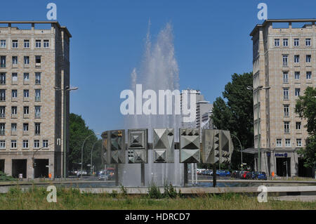 Brunnen, Strausberger Platz, Friedrichshain, Berlin, Deutschland Banque D'Images