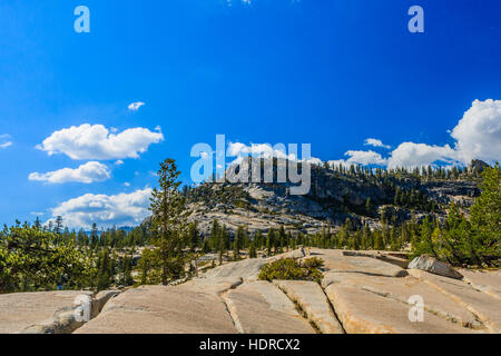 Tioga Pass est un col de montagne dans les montagnes de la Sierra Nevada. La State Route 120 traverse, et sert de point d'entrée pour l'est de Yosemite Nati Banque D'Images