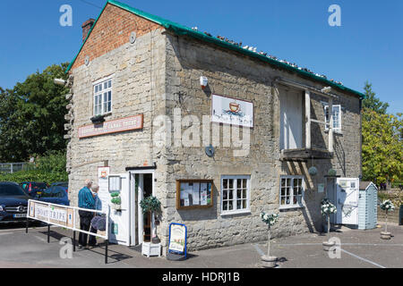 'Friterie sur le canal' riverside cafe sur canal Kennet & Avon, Newbury, Berkshire, Angleterre, Royaume-Uni Banque D'Images