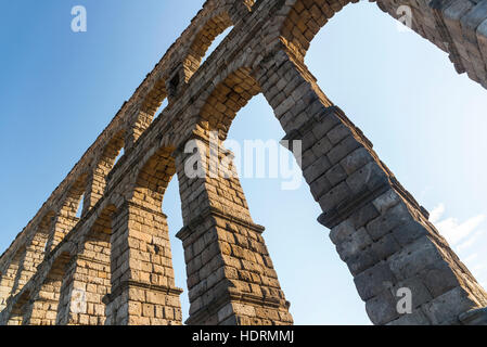 L'Aqueduc de Ségovie est l'un des symboles architecturaux de l'Espagne, construit au 2ème siècle, A.D, ville de Ségovie, Castille Leon, Espagne Banque D'Images