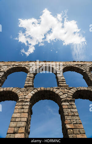 L'Aqueduc de Ségovie est l'un des symboles architecturaux de l'Espagne, construit au 2ème siècle, A.D, ville de Ségovie, Castille Leon, Espagne Banque D'Images