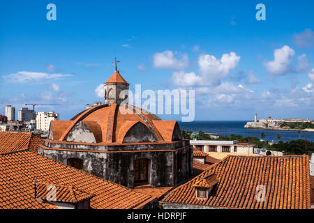 Vue depuis le clocher de la cathédrale de San Cristobel de la Habana, La Havane, Cuba. Banque D'Images