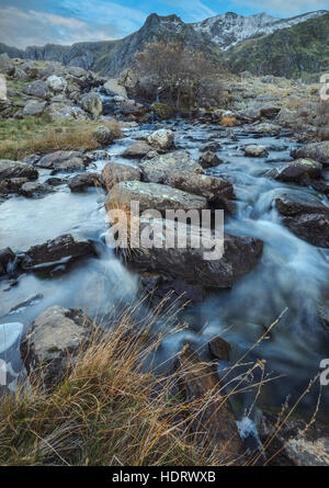 Mountain Creek dans le Cwm Idwal dans le Nord du Pays de Galles Banque D'Images