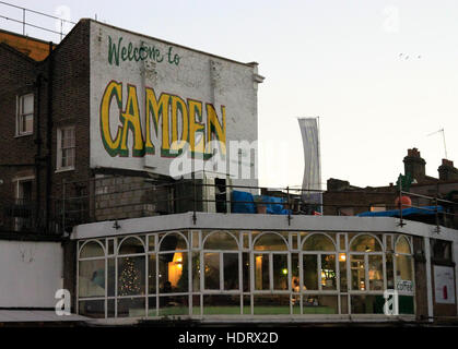 Bienvenue à Camden signe sur mur pignon Camden High Street Camden Lock Regent's Canal Londres NW1 Banque D'Images