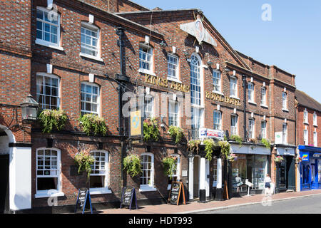 17e siècle le Roi Bras Royal Hotel, High Street, Godalming, Surrey, Angleterre, Royaume-Uni Banque D'Images