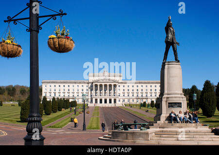 Statue d'Edward Carson devant les édifices du Parlement, Belfast, Irlande du Nord, Royaume-Uni. Les édifices du Parlement, connu sous le nom de Stormont à cause de cela Banque D'Images