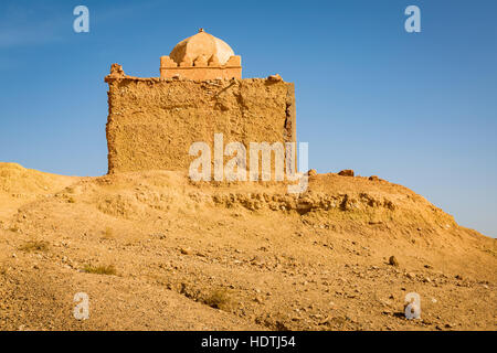 Construction traditionnelle de petite mosquée dans Tabourahte près de Ait Ben Haddou, Maroc Banque D'Images