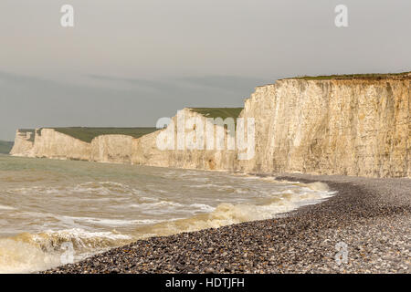 Sept Sœurs des falaises de craie dans le Sussex. A pris cette photo lors de la visite de Beachy Head et descendit sur la plage. Banque D'Images