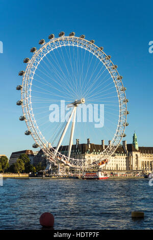 London Eye / roue du millénaire, rive sud de la Tamise, Londres, UK Banque D'Images