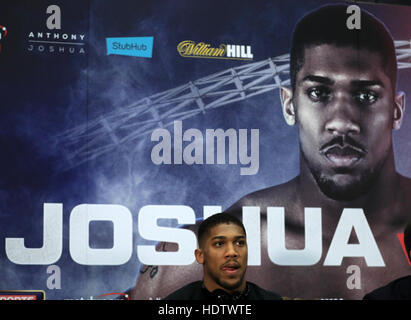 Anthony Joshua lors de la conférence de presse au stade de Wembley, Londres. Banque D'Images