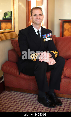 Le Commodore Mark Vartan du HMS Enterprise, qui est d'une candidature à un Millie, Le Soleil, distinction militaire du Grange City Hotel de Londres. Banque D'Images