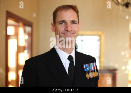 Le Commodore Mark Vartan du HMS Enterprise, qui est d'une candidature à un Millie, Le Soleil, distinction militaire du Grange City Hotel de Londres. Banque D'Images