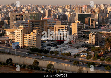 Une vue générale du centre-ville de Beyrouth. Le Scottish Catholic International Aid Fund (SCIAF) aide à financer son organisme partenaire Caritas Liban pour soutenir le travail de l'aide avec les réfugiés syriens et libanais pauvres. Banque D'Images