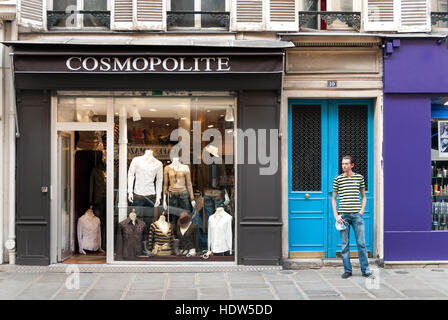 Magasin de vêtements à la mode dans le Marais, Paris, France Banque D'Images