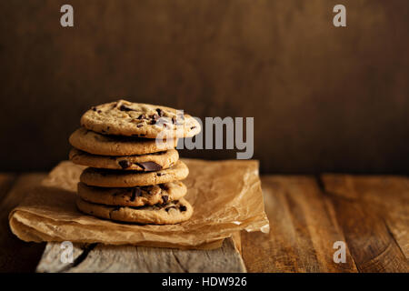 Des cookies aux pépites de chocolat au lait Banque D'Images