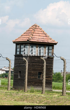 L'un des tours de garde SS entourant l'ensemble de la zone d'Auschwitz-Birkenau 11 à des intervalles à Oswiecim, Pologne, Banque D'Images