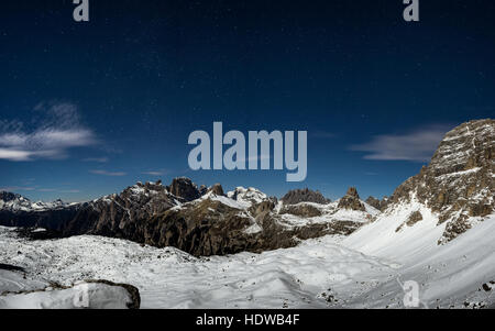 Avis sur l'Sextner Dolomites depuis Tre Cime di Lavaredo ou Drei Zinnen, Südtirol, Alto Adige, le Tyrol du Sud - Italie Banque D'Images