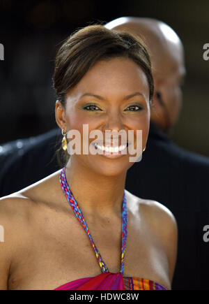 Aisha Tyler arrive au People's Choice Awards, à Pasadena, Californie le dimanche 9 janvier 2005. Crédit photo : Francis Specker Banque D'Images