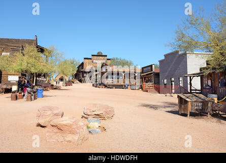 Goldfield Ghost Town Street Scene, dans Apache Junction, Arizona, au large de la Route 88. Jusqu'à vers le mammouth Steakhouse et tricorps. Banque D'Images