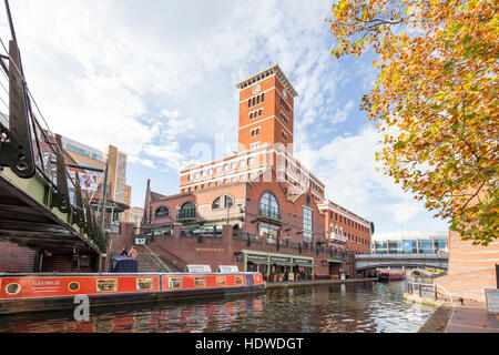 Brindley Place à l'automne le soleil, Birmingham, Angleterre, RU Banque D'Images