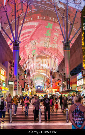 L'affichage numérique plafond Fremont Experience sur Fremont Street, Las Vegas, Nevada. Banque D'Images