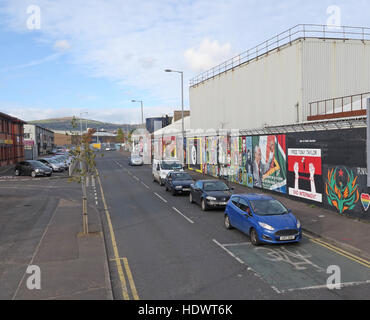 Mur de la paix internationale, au large de Shankill Road/Cupar Way, l'Ouest de Belfast, Irlande du Nord, Royaume-Uni Banque D'Images