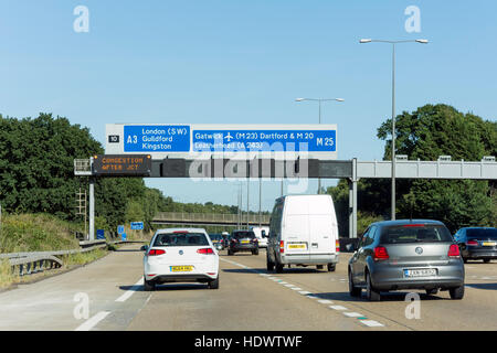 La sortie 10 de l'A3 sur l'autoroute M25, Surrey, Angleterre, Royaume-Uni Banque D'Images