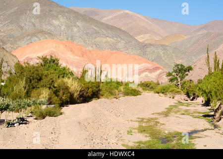 Colorful vallée de Quebrada de Humahuaca dans la province de Jujuy, dans le nord de l'Argentine. Banque D'Images