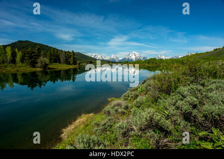 Montagne planent sur le lac Yellowstone dans le Parc National de Yellowstone Banque D'Images