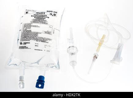 Solution saline isotonique, un demi-litre, poche de perfusion, poche de perfusion, goutte à goutte salée, Banque D'Images