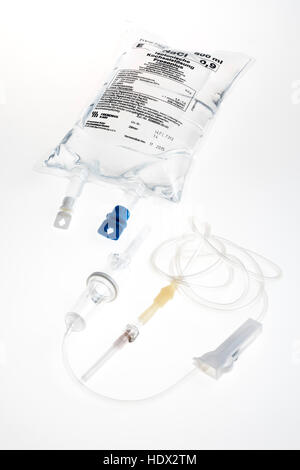 Solution saline isotonique, un demi-litre, poche de perfusion, poche de perfusion, goutte à goutte salée, Banque D'Images