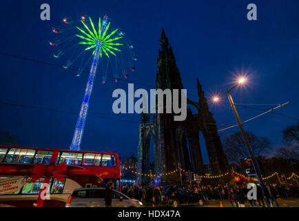 Noël d'Édimbourg, Ecosse tourisme - Marché de Noël, Princes Street. Scott memorial et juste monter. Banque D'Images