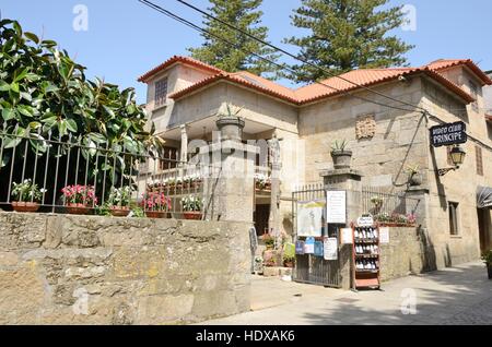 Les ventes de vins dans maison traditionnelle en Cambados, une ville de la province de Pontevedra en Galice, Espagne. Banque D'Images