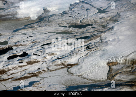 Les glaciers de terminaison sur la neige et les champs de glace de l'île de Baffin, dans le Nord du Canada. 11 280 SCO. Banque D'Images