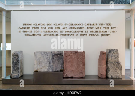 Le dévouement de l'inscription, théâtre Romain et musée de l'excavation, le Museu do Teatro Romano, Patio de Estanco Velho, Lisbonne Portugal Banque D'Images