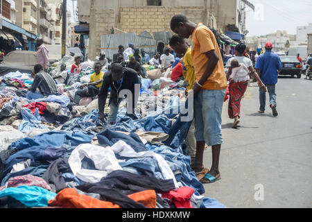 Commerces et marchés de rue, Dakar, Sénégal Banque D'Images