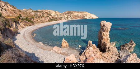 Rocher d'Aphrodite et plage vide, Chypre Banque D'Images