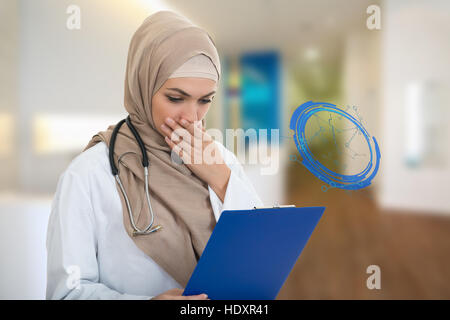 Portrait de femme médecin musulmane inquiète holding trombone Banque D'Images